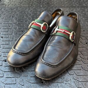 Gucci Men's Black Leather Loafers with Green and Red Accents size 9.5 M